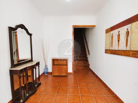 Appartement de 2 chambres avec grand balcon à Alvalade, Santiago do Cacém