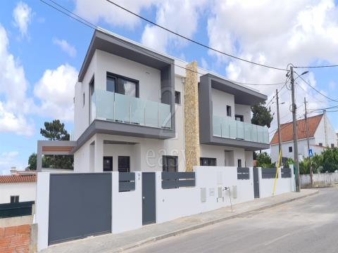 Nouvelle villa de 4 chambres à Quinta das Laranjeiras à Fernão Ferro
