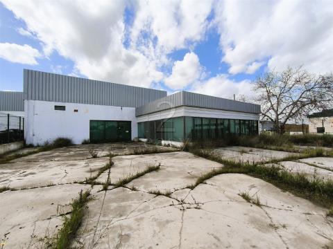 Warehouse inserted in a plot of 2564m2, Parque das Empresas, Ferreira do Alentejo