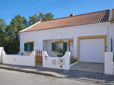 Single storey house with basement, 3 bedrooms, patio, attic and garage, Santa Cruz, Santiago do Cacém
