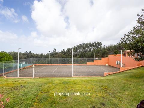 Quintinha T4+1 para venda em Oliveira de Azeméis, inserida em terreno com 9000m2 com piscina.