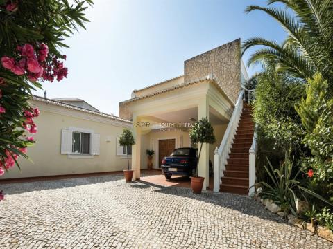 Charming 3 bedroom villa within walking distance of the center of Carvoeiro