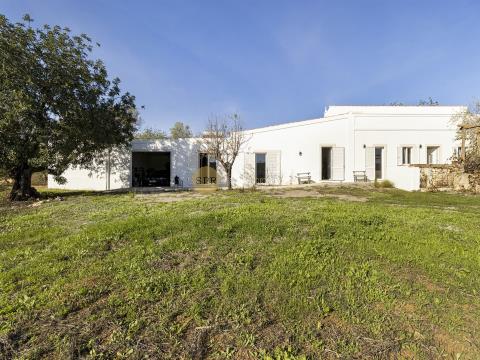 Exclusive Rural Retreat: Refurbished Villa with 5 Suites on a plot of 5400m2