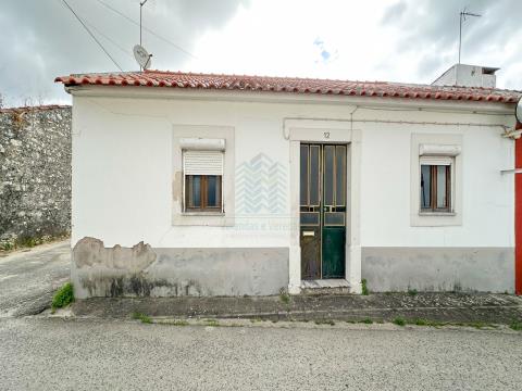 Haus T2+1 zu renovieren - Torres Novas