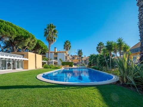 Flat 5 rooms, in private condominium with pool in Cascais