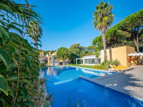 Flat 5 rooms, in private condominium with pool in Cascais