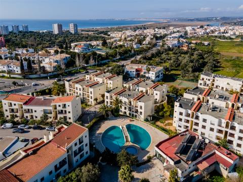 2-room apartment in a private condominium with swimming pool and tennis court in Alvor.
