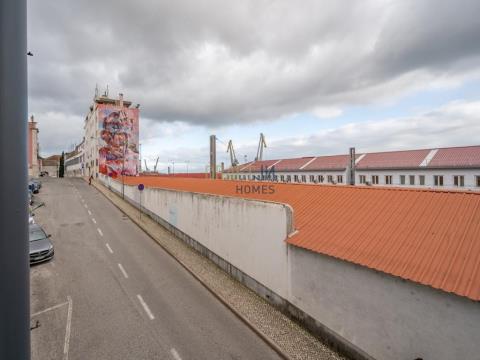 Appartamento duplex con 1 camera da letto e vista sul fiume a Santa Apolónia, Lisbona.