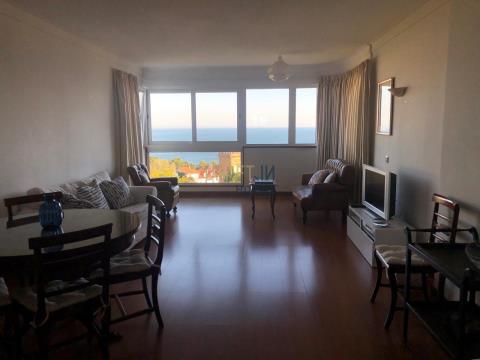 Apartamento T3 com vista mar e piscina no Monte Estoril
