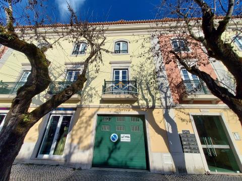 3 bedroom duplex apartment with garage, in the historic area of Tomar