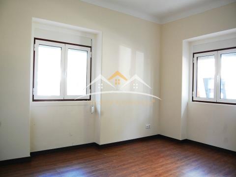 Unfurnished 2 bedroom apartment for rent in Tomar